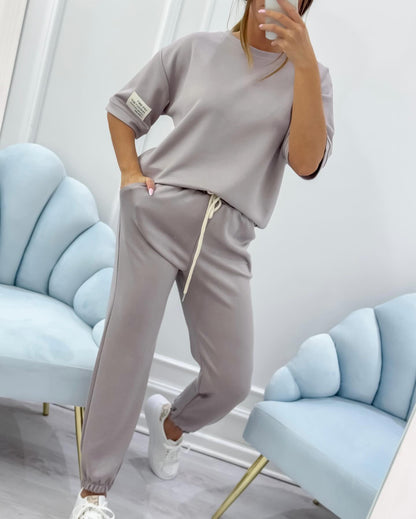 Conjunto casual para mujer con top liso y pantalones
