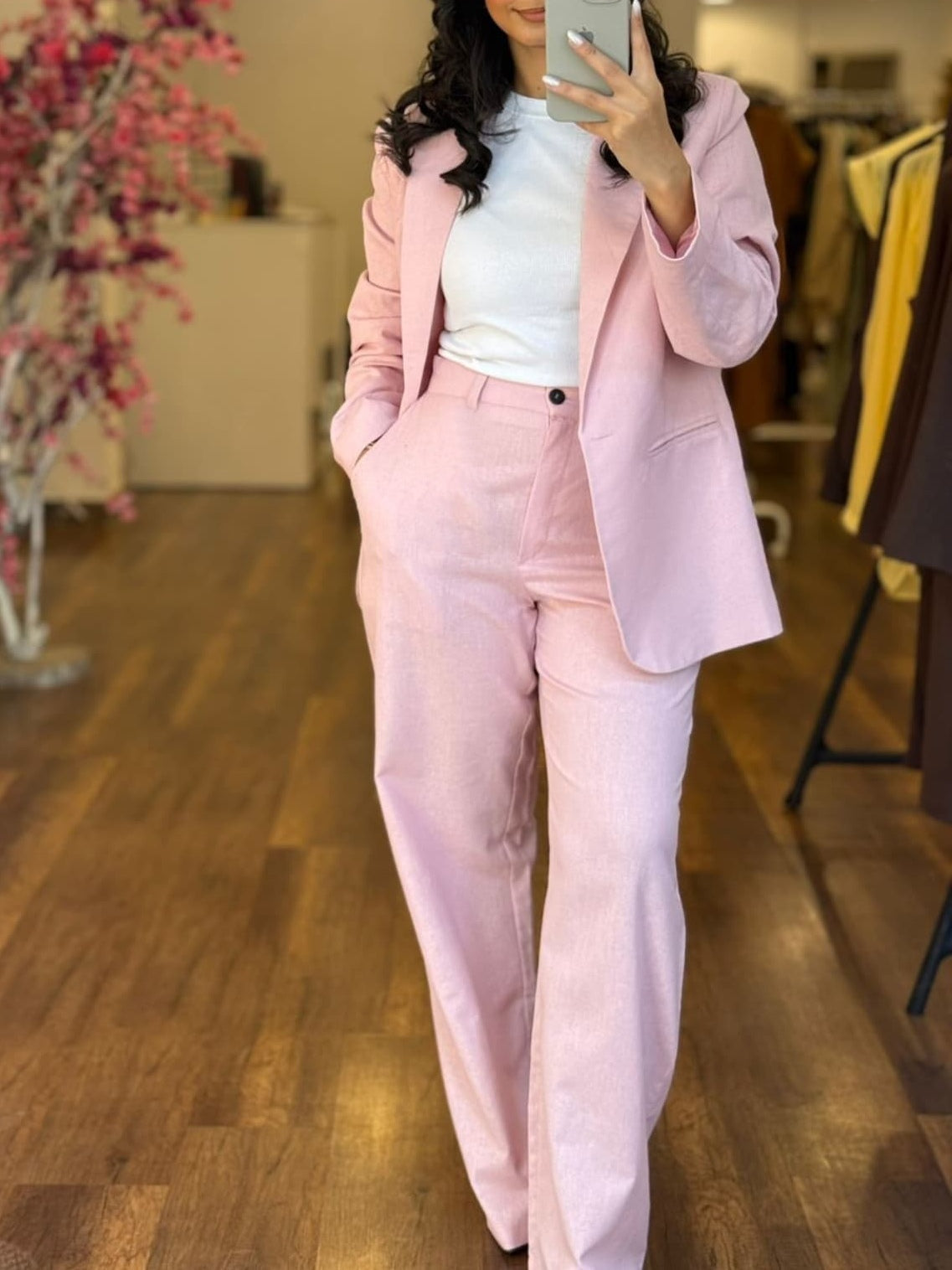 Emilia – Conjunto rosa de elegancia moderna