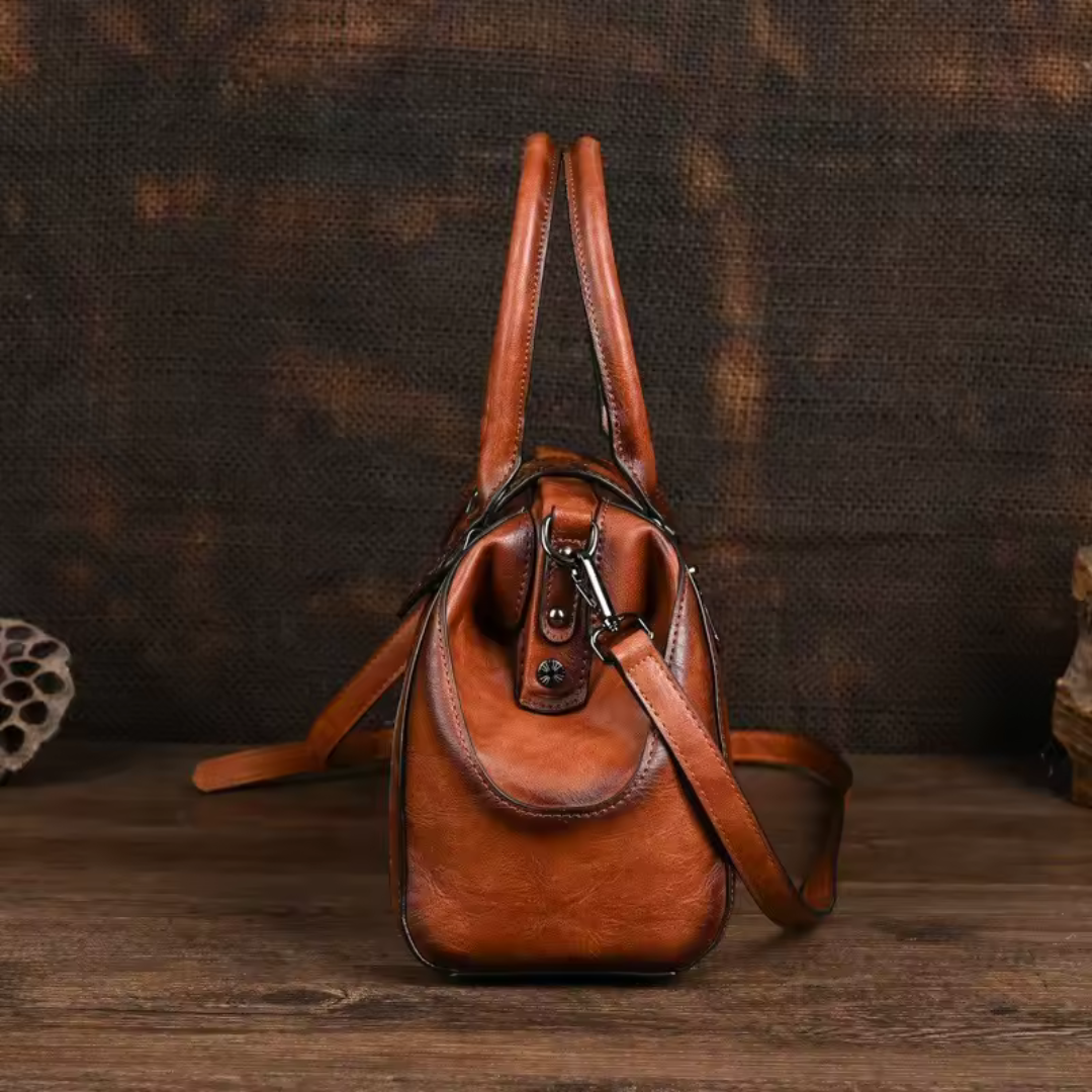 Bolso de cuero con grabado floral