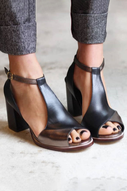Sandalias peep toe negras con patchwork y tacón elegante