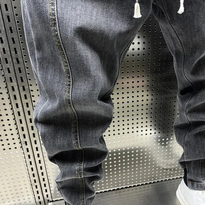 Adrian – Pantalones denim modernos con comodidad jogging