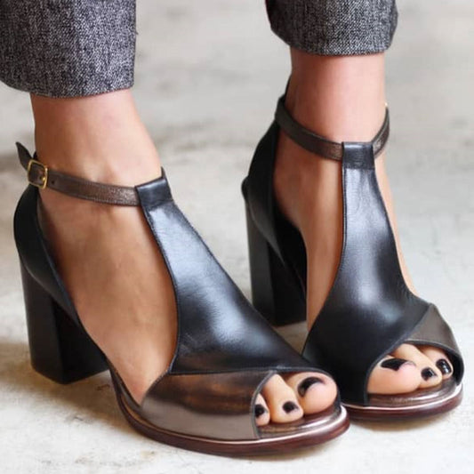 Sandalias peep toe negras con patchwork y tacón elegante