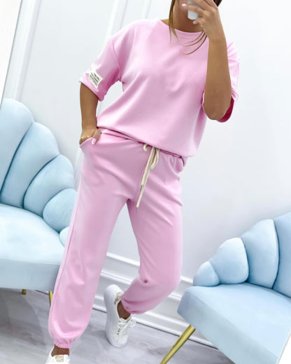 Conjunto casual para mujer con top liso y pantalones