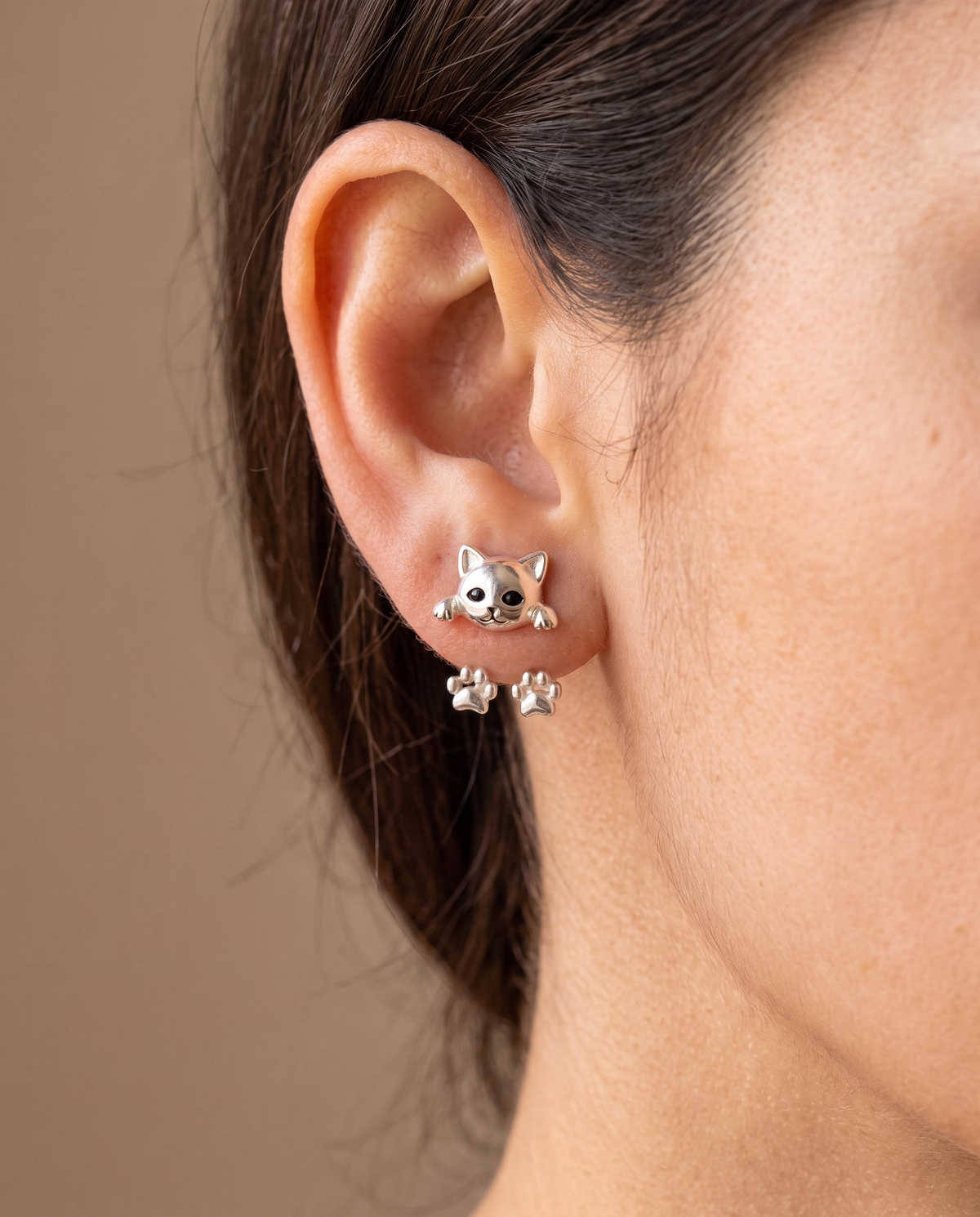 Aretes Bañados en Plata con Patitas de Gato